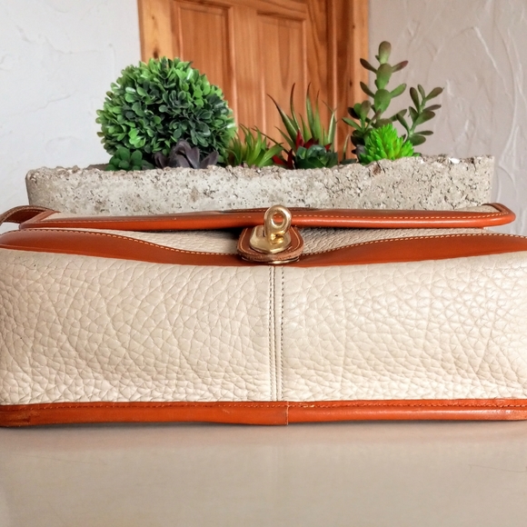 Dooney & Bourke Stunning Carrier/Crossbody Vintage AWL - Picture 6 of 10